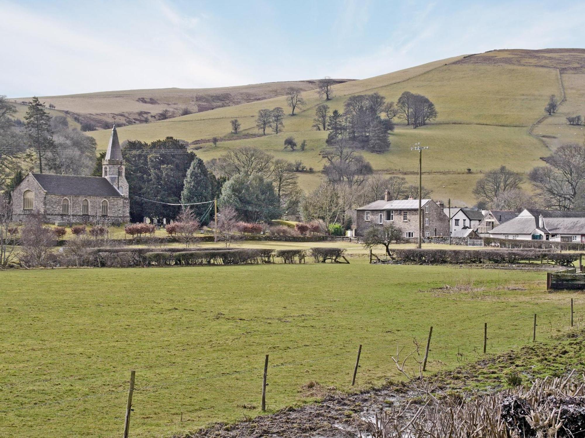 The Coach House - Hw7782